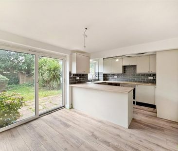 4 bedroom terraced house to rent - Photo 6