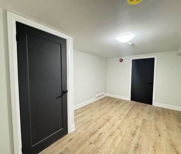 For Lease - 952 Main Street Unit# 5, Hamilton, Ontario - Photo 6