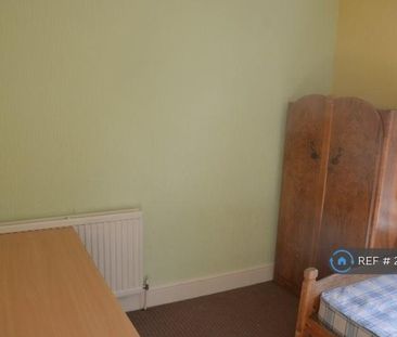 1 bedroom in a flat share to rent - Photo 1