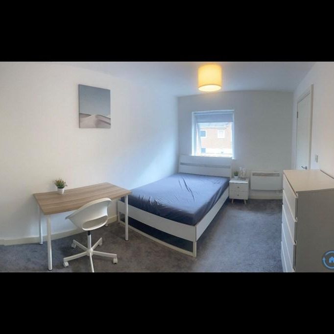 1 bedroom in a house share to rent - Photo 1