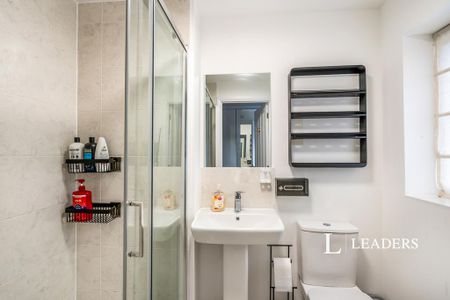 3 bedroom detached house to rent - Photo 2