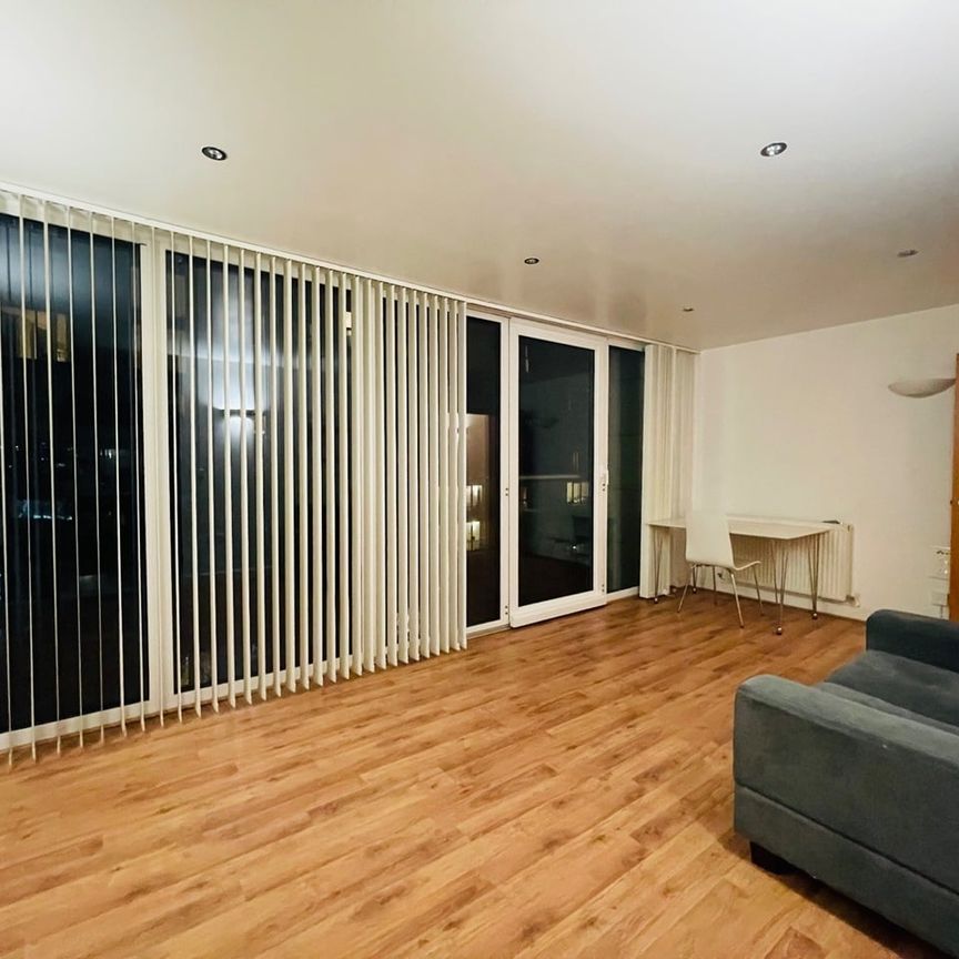 1 Bed Flat, Adriatic Apartments, E16 - Photo 1