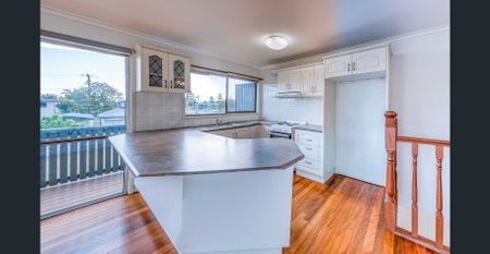 A Peak of The Water - Photo 4