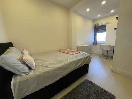 Richmond Parc, Richmond Road, Cardiff - Photo 3