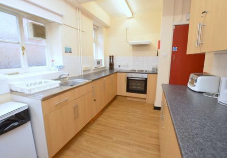 1 bedroom in a house share to rent - Photo 2