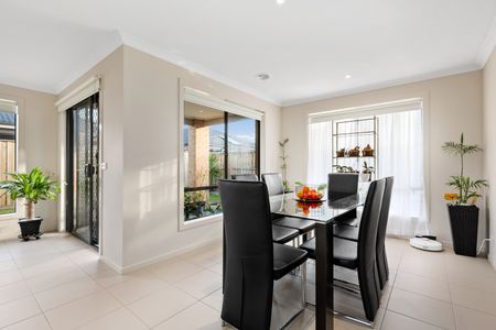 14 Mulligan Circuit, Officer VIC 3809 - House For Rent | Domain - Photo 3