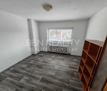 Pronájem bytu 1+1 + pokoj nebo úložná místnost + garáž, zahrada Zlí... - Photo 5