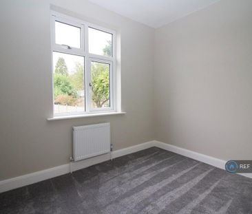 5 bedroom semi-detached house to rent - Photo 4