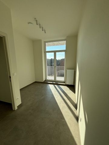 Volledig gerenoveerd appartement (2 slaapkamers) met zonnig terras in centrum Ieper - Photo 5