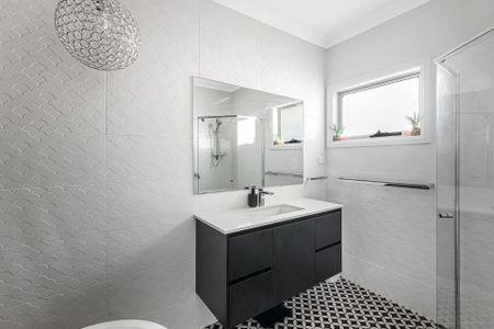 **Stunning 5-Bedroom Family Home in Marsden Park** - Photo 5