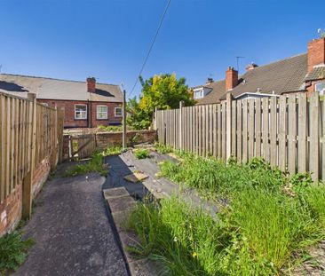 2 bedroom Semi-detached house to rent - Photo 3