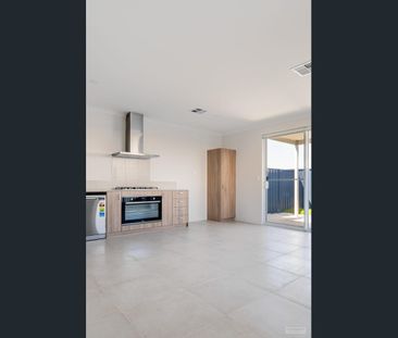 Discover Your Ideal Home: Modern Comfort and Prime Location - Photo 6