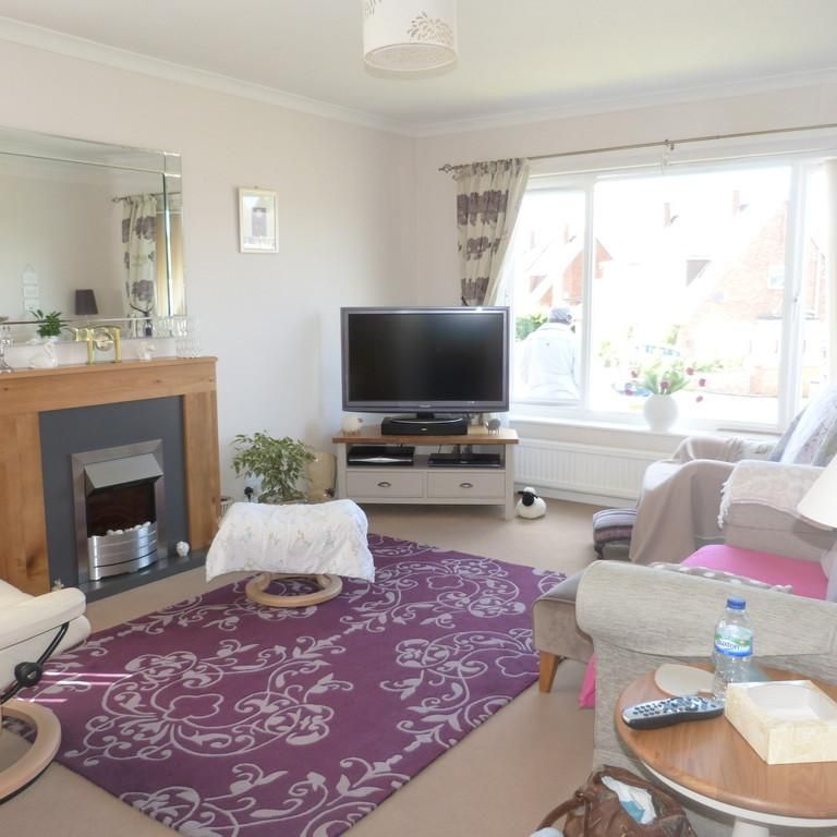 2 bedroom detached bungalow to rent - Photo 1