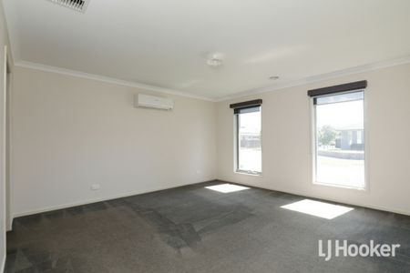 5 Solo Street, Point Cook VIC, Belconnen - Photo 2
