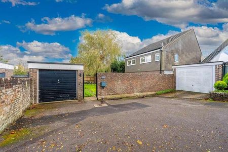 Fairfield Close, Christchurch, BH23 - Photo 3