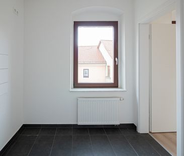 Frisch renovierte Altbauwohnung mit Balkon und Tageslichtbad nahe Stadtpark und Elbe. - Photo 2