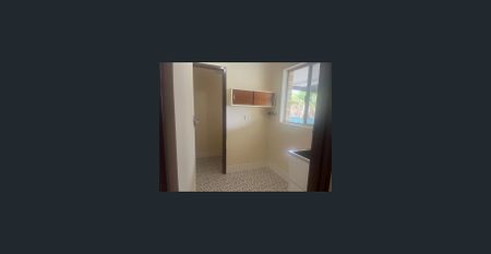 IMMACULATE FAMILY HOME - Photo 2