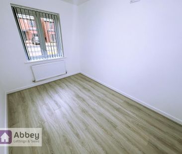 2 bedroom semi-detached bungalow to rent - Photo 4