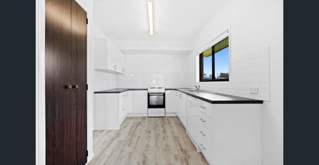 Low-Maintenance Living in a Central Capalaba Location! - Photo 1