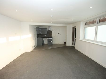 Flat to rent on - Photo 3