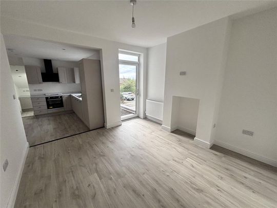 3 bedroom end of terrace house to rent - Photo 1