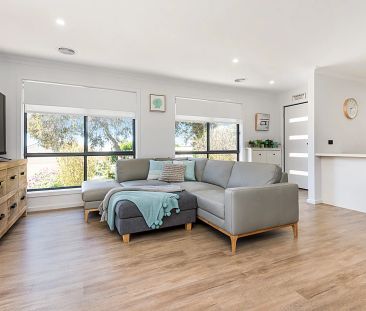 3 bedroom home in perfect Flora Hill position that offers a lot more - Photo 3