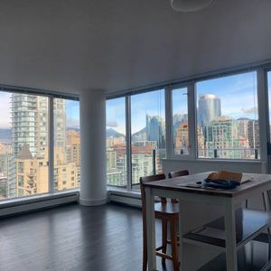 2 Bedroom 2 Bathroom YALETOWN PENTHOUSE - Photo 2