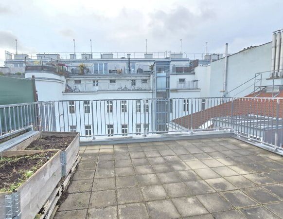 Schöne 4 Zimmer Wohnung mit große Terrasse. WG möglich - Photo 1