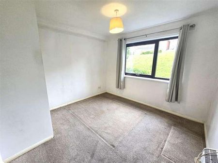 Clockhouse Road, Farnborough, GU14 - Photo 2