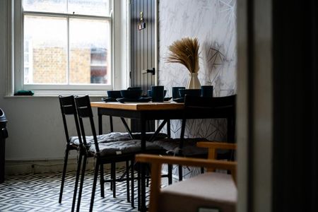 1 bedroom in a flat share to rent - Photo 3