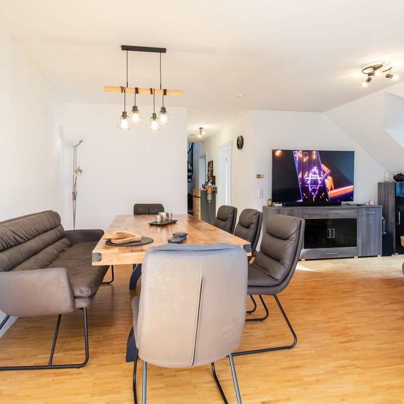 Traumhafte 4,5-Zimmer Maisonette-Wohnung im schönen Neuenstadt z vermieten! - Photo 1