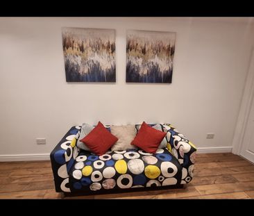 1 Bed Flat, Grosvenor Rd, BS2 - Photo 2