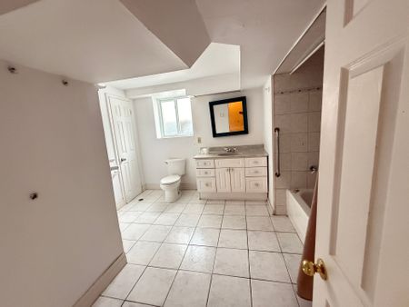 For Lease - 157 Sussex Avenue, Richmond Hill, Ontario - Photo 5