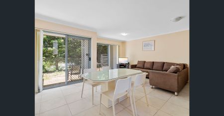 Modern Split-Level Townhouse in Prime Robina Location - Ideal for Students - Photo 3