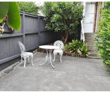 Superb Living - Unbeatable Location - Photo 2