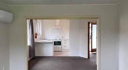 Spacious Three Bedroom House In Ferndown - Photo 4