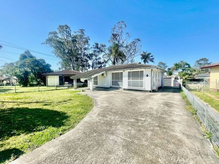 Lovely Home with Perfect Yard for the Kids&excl; - Photo 2