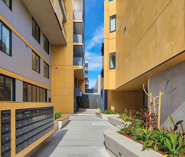 Near New Apartment with North-East Aspect in Convenient Location! - Photo 3