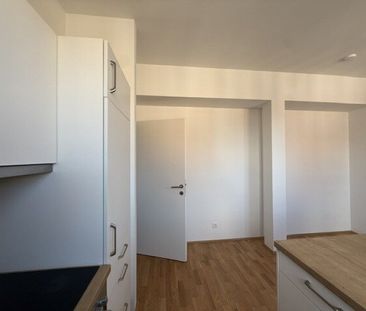 Klein aber fein: Charmante, lichtdurchflutete Dachgeschoßwohnung in... - Photo 1