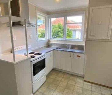 3 bedroom family home with carport - Photo 4