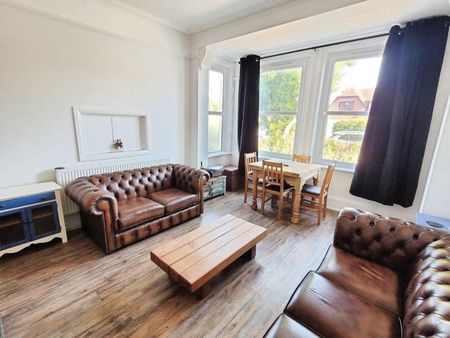 2 bedroom Flat To Let - Photo 5