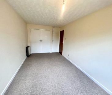 2 Bedroom Flat / Apartment - Victoria Road, Netley Abbey - Photo 3