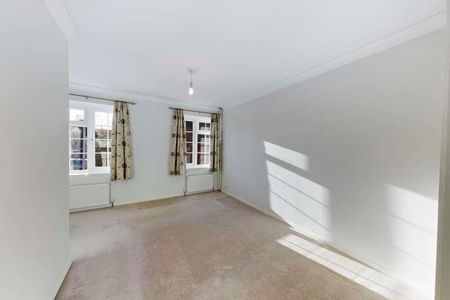 Brook Close, East Grinstead, West Sussex, RH19 - Photo 2