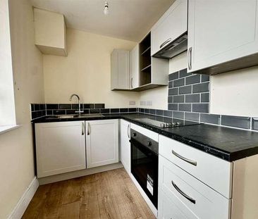 West End House, West Street, Fareham, PO16 - Photo 4