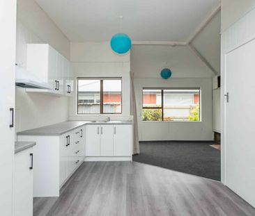 Tidy 3 Bedroom Home - Available Now! - Photo 2