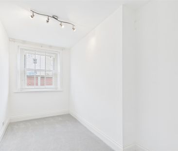A 2 Bedroom Flat in Overton Park Road, Cheltenham - Photo 6