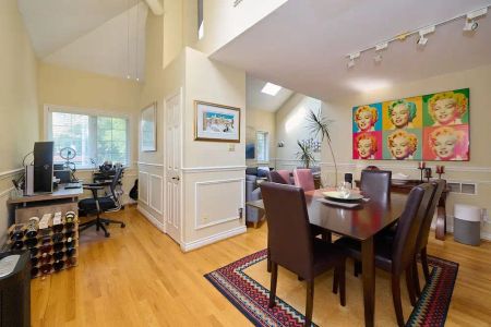 Toronto Furnished Upper Level for Rent – Elegant 2 Bed, 2 Bath with Private Entrance and Air Conditioning - Photo 3