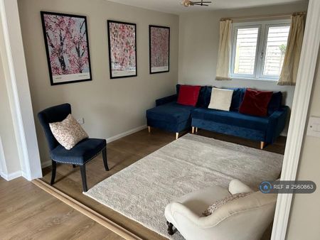 3 bedroom semi-detached house to rent - Photo 3