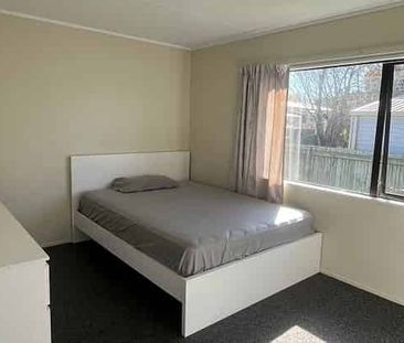 Charming 3BR Home in Whakatane - Photo 2