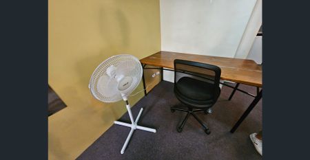 Students Only-Furnished Loft Style Courtyard Apartment - Photo 4